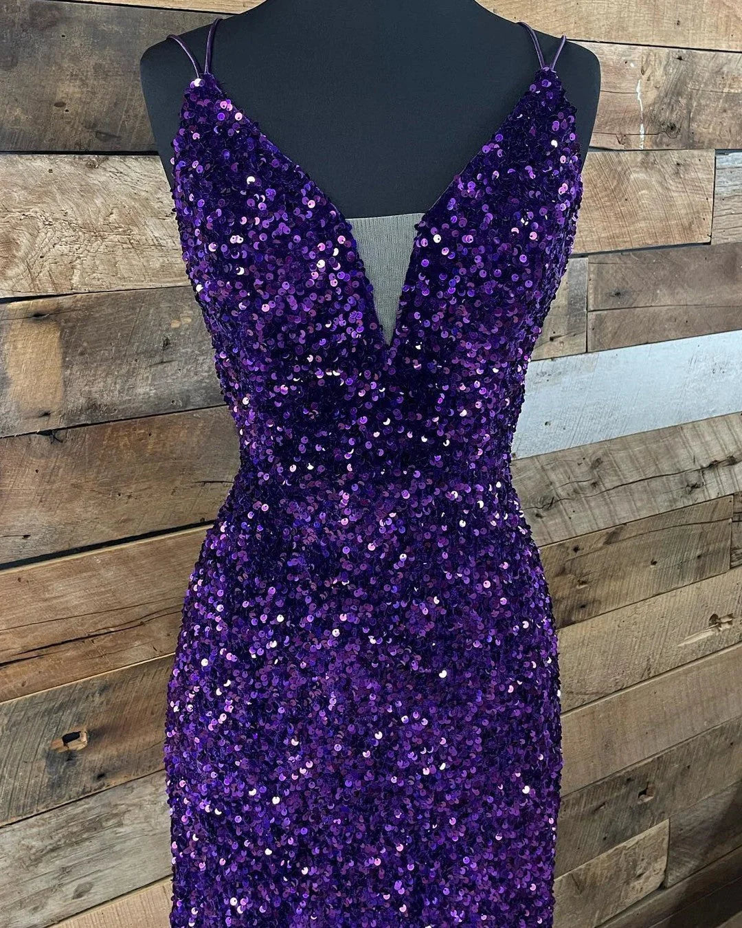 Prächtiges Kurzes Pailletten-Spaghettiträger V-Ausschnitt Enges Homecoming-Kleid