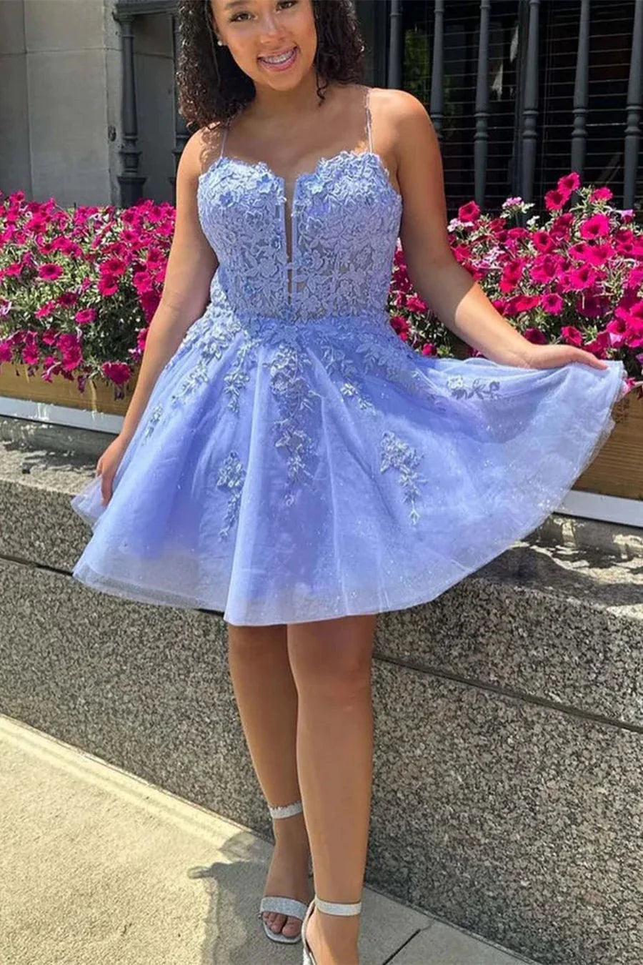 Prächtiges Kurzes Spaghettiträger Spitze Glitzer Ärmelloses Homecoming-Kleid