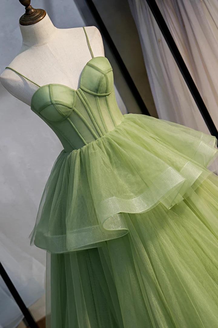 Vestido de baile comprido em tule verde, corte A, com cauda PSK418