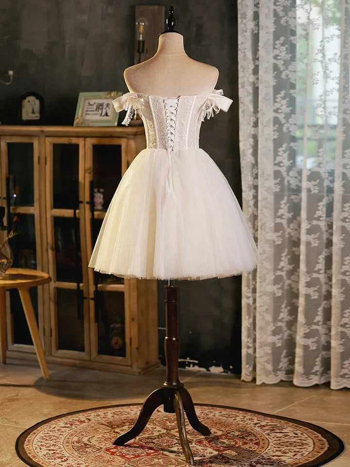 Vestido Blanco Corto de Tule Encantador con Cuentas para el Baile de Bienvenida y Graduación Modelo Y1966