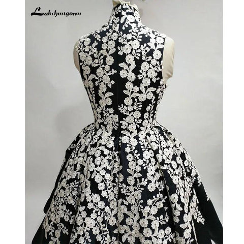 Vestidos Coctel Elegante Schwarze Cocktailkleider Kurze Spitzenapplikationen Satin Ärmellose Partykleider Für Den Abschluss 