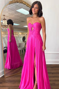 Abito da ballo lungo a linea A plissettato con scollo a serratura senza spalline, rosa shocking PSK481