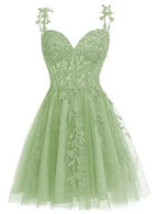 Vestido Corto de Baile de Graduación en Verde Sabio con Estampado Floral, Línea A, Modelo Y619