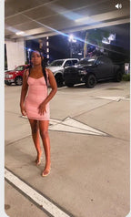 Rosa trägerloses Spaghettiträger-Kleid Verführerisches Rosa Abschlussballkleid Y835