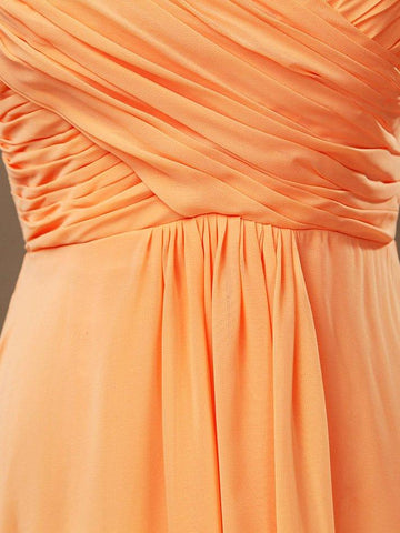 Vestido de dama de honor em chiffon, comprido, sem alças, com decote em coração e franzido cruzado, em linha A 