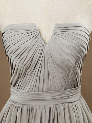 A-Linie, V-Ausschnitt, knielanges Chiffon-Brautjungfernkleid mit überkreuzten Rüschenfalten 