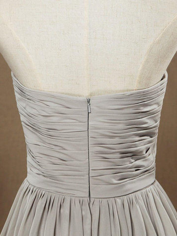 A-Linie, V-Ausschnitt, knielanges Chiffon-Brautjungfernkleid mit überkreuzten Rüschenfalten 