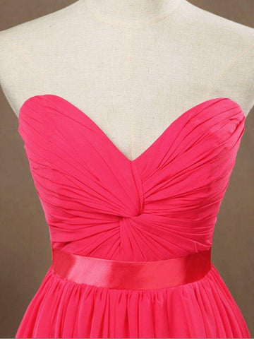 A-Linie, trägerlos, Herzausschnitt, knielang, Chiffon-Brautjungfernkleid mit überkreuzten Rüschenfalten 