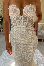 Elfenbein-Spitzen-Trägerloses Meerjungfrauen-Brautkleid Spitzen-Brautkleid
