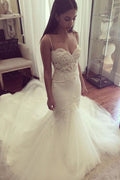 Robe de mariée sirène en tulle ivoire à dentelle, bretelles spaghetti et traîne cour, MW591