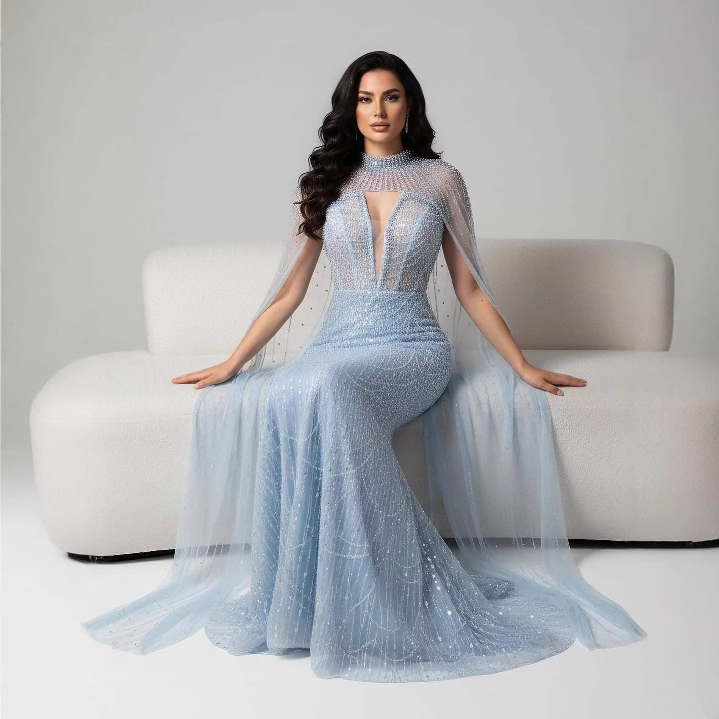 Abito da Sera di Lusso Perle Nude Abito Ricamato con Cristalli e Strascico in Tulle LA72189A