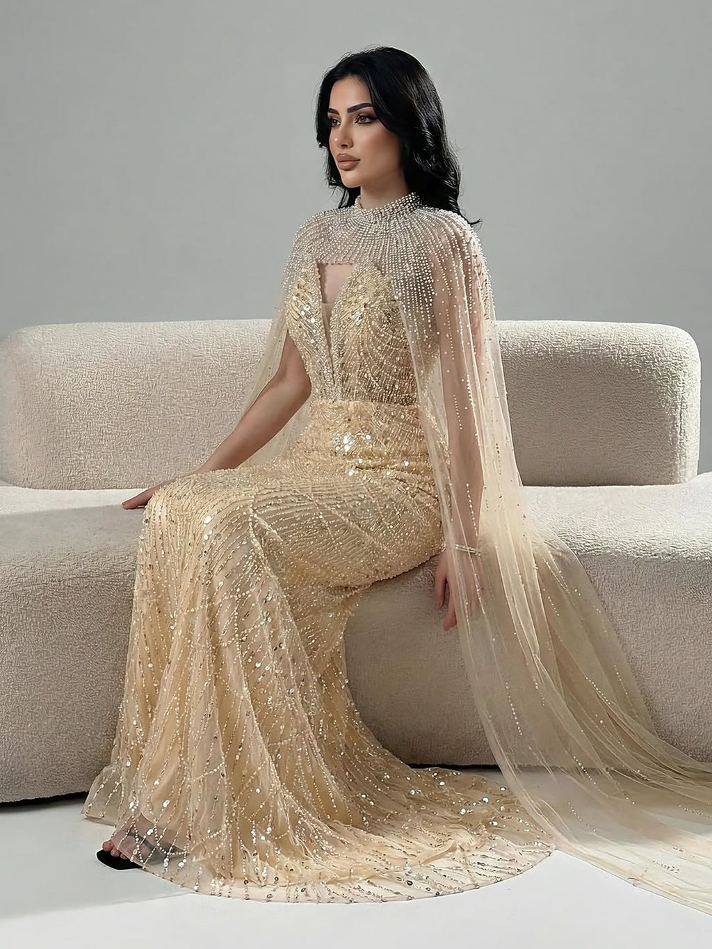 Abito da Sera di Lusso Perle Nude Abito Ricamato con Cristalli e Strascico in Tulle LA72189A