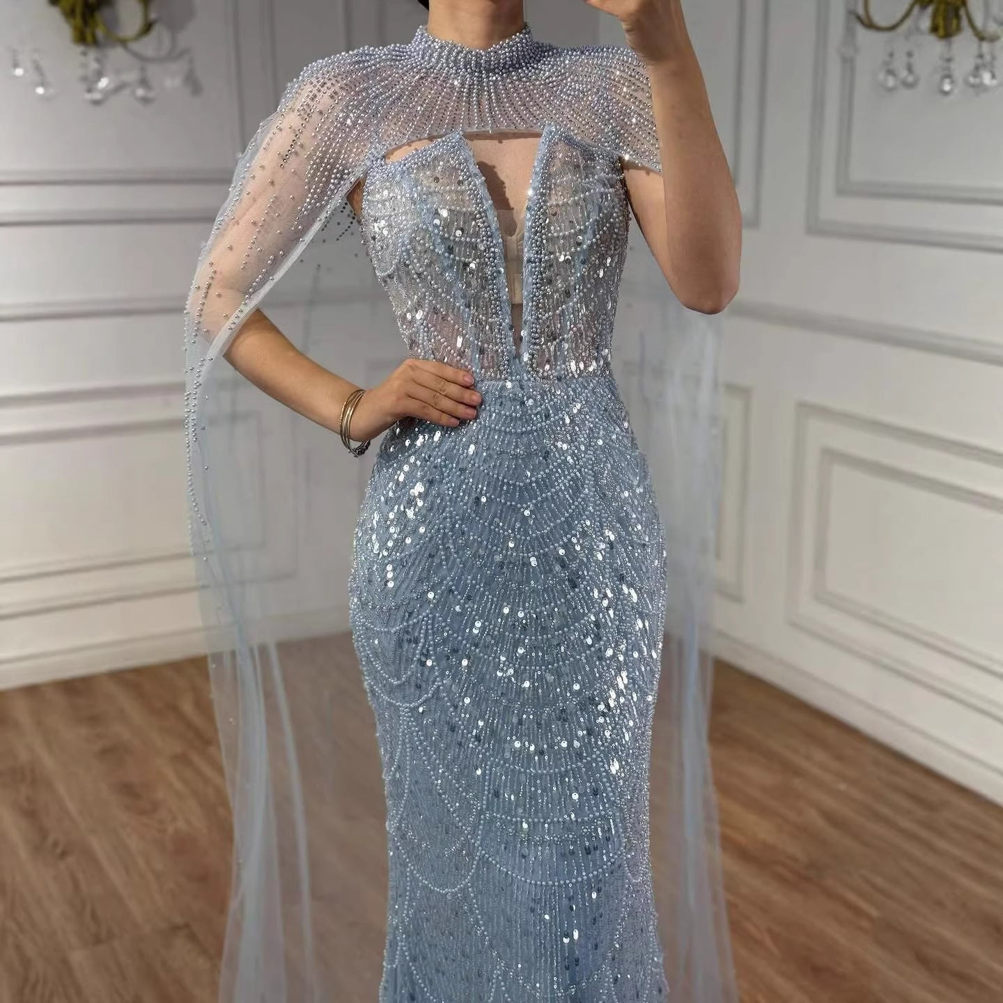 Abito da Sera di Lusso Perle Nude Abito Ricamato con Cristalli e Strascico in Tulle LA72189A