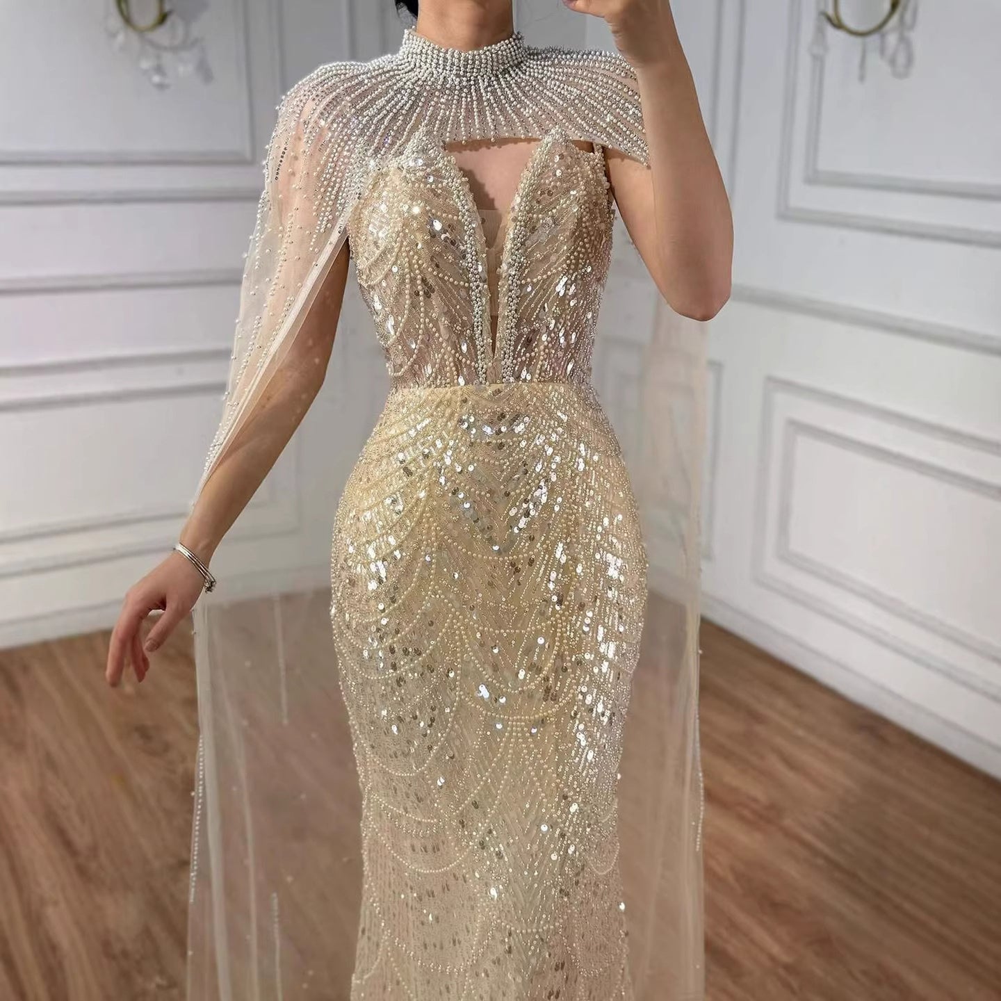Abito da Sera di Lusso Perle Nude Abito Ricamato con Cristalli e Strascico in Tulle LA72189A