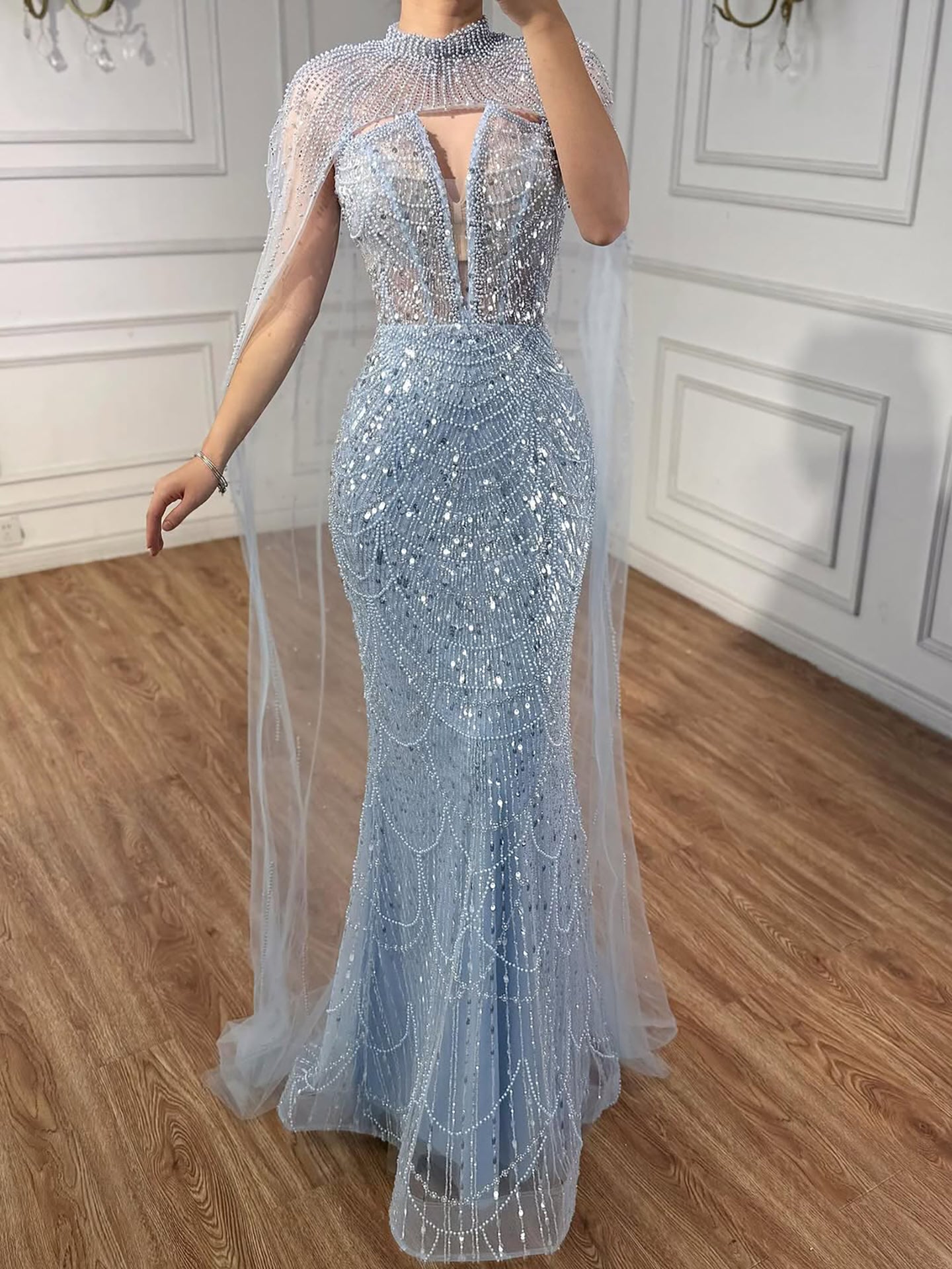 Abito da Sera di Lusso Perle Nude Abito Ricamato con Cristalli e Strascico in Tulle LA72189A