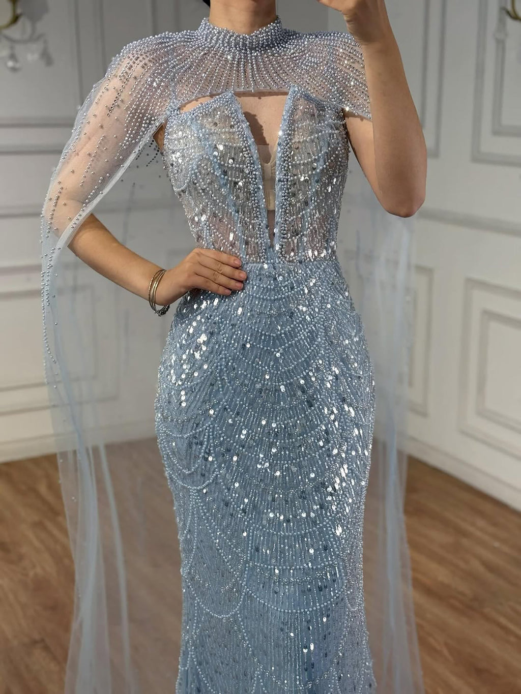 Abito da Sera di Lusso Perle Nude Abito Ricamato con Cristalli e Strascico in Tulle LA72189A