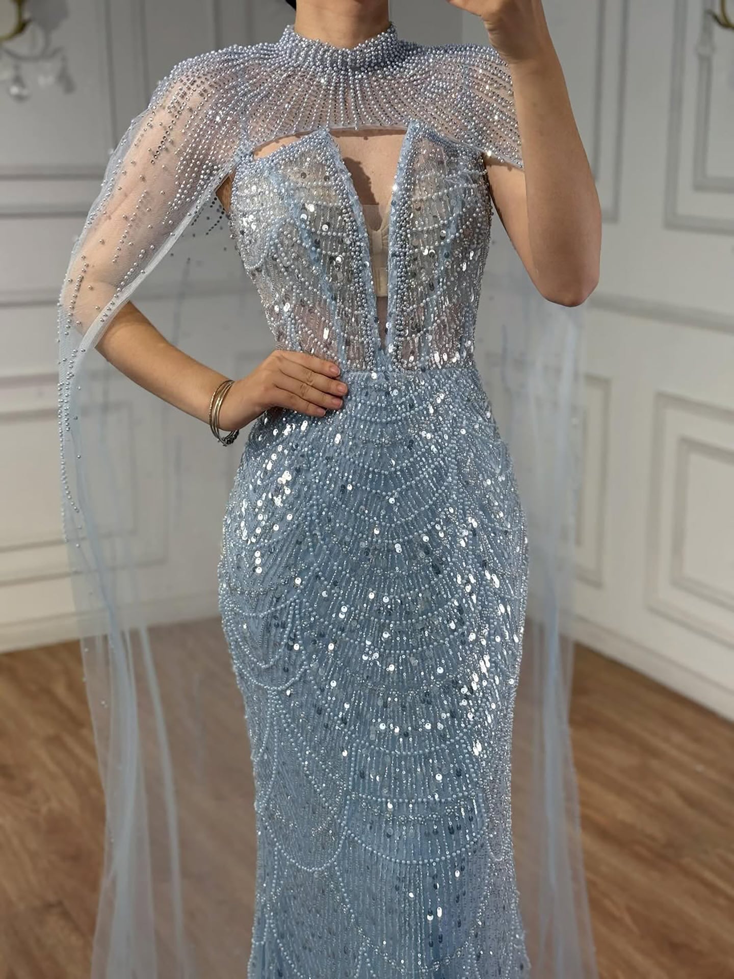 Abito da Sera di Lusso Perle Nude Abito Ricamato con Cristalli e Strascico in Tulle LA72189A