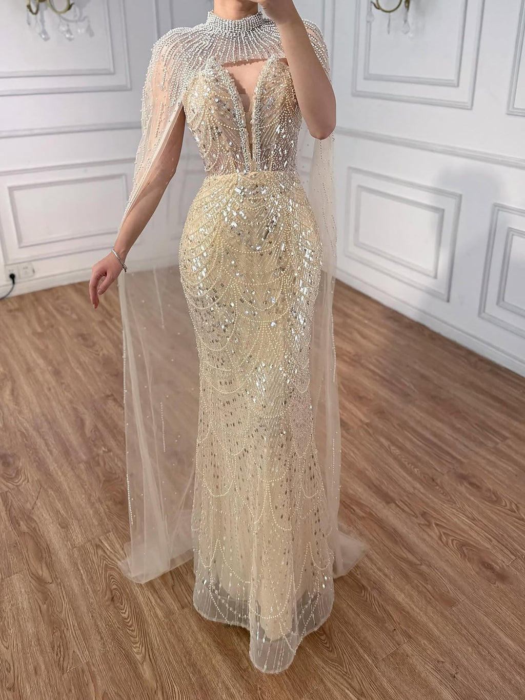Abito da Sera di Lusso Perle Nude Abito Ricamato con Cristalli e Strascico in Tulle LA72189A