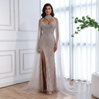 Luxuriöses verführerisches Abendkleid mit Cape und Seitenschlitz in Nude-Farbton LA73339