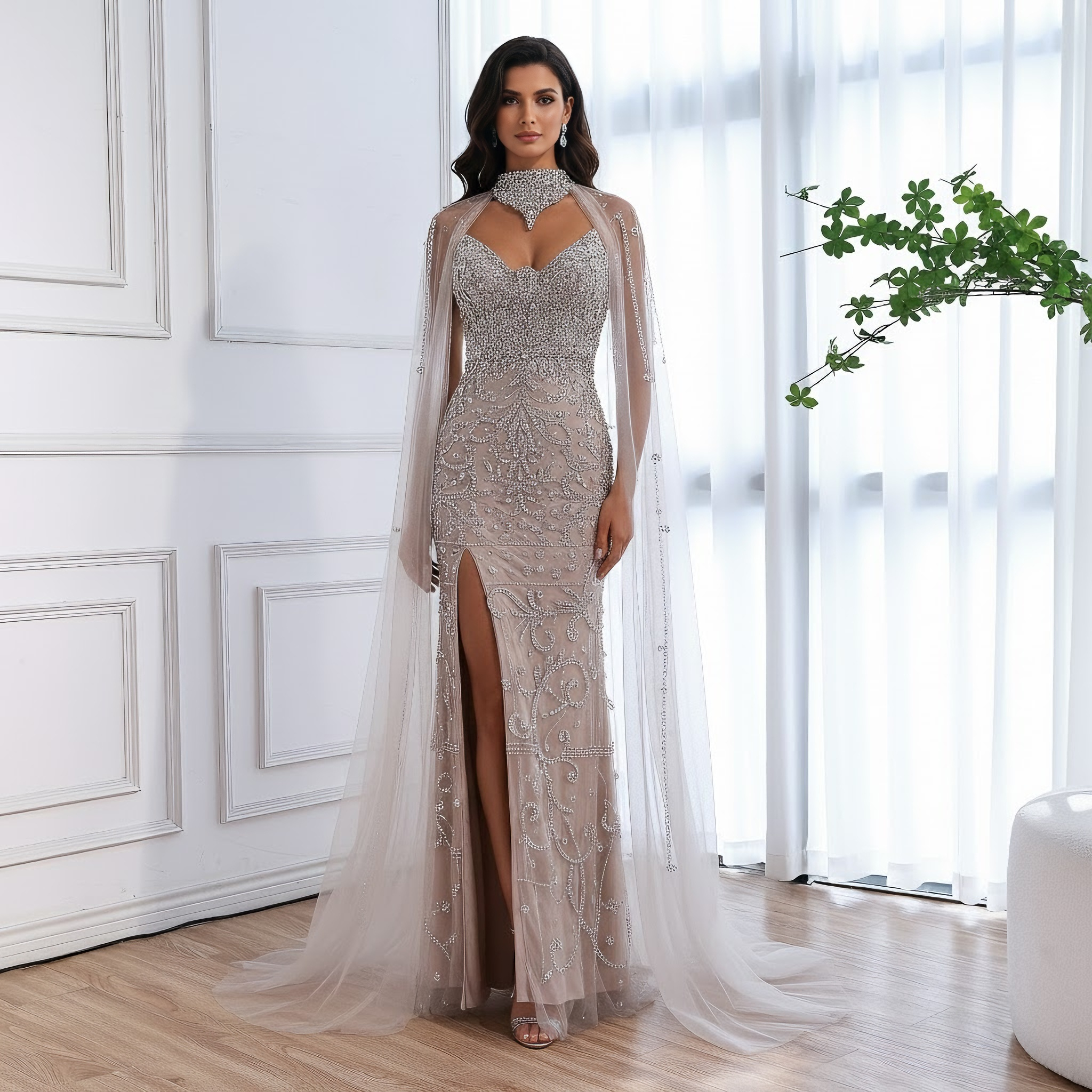 Abito da sera lussuoso e sexy con spacco e mantello color nude LA73339