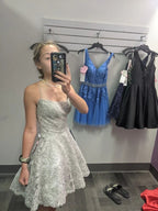 Vestido de Graduación 18 Años Y2440 de Encaje Plateado en Línea A Bonito para el Baile de Bienvenida