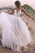 Vestido de noiva em camadas de tule, sem forro, com renda e decote em V profundo, MW371