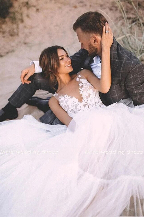 Vestido de noiva em camadas de tule, sem forro, com renda e decote em V profundo, MW371