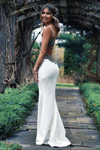 Brautkleid mit langen Trägern, Meerjungfrauensilhouette und Perlenstickerei in Weiß