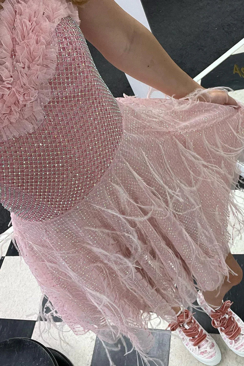 Sweetheart Pink Grid Kurzes Homecoming-Kleid mit Federn Y2508