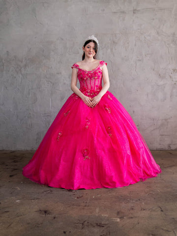 Vestido de baile com decote ombro a ombro e manga capa da marca Calla SCL30008