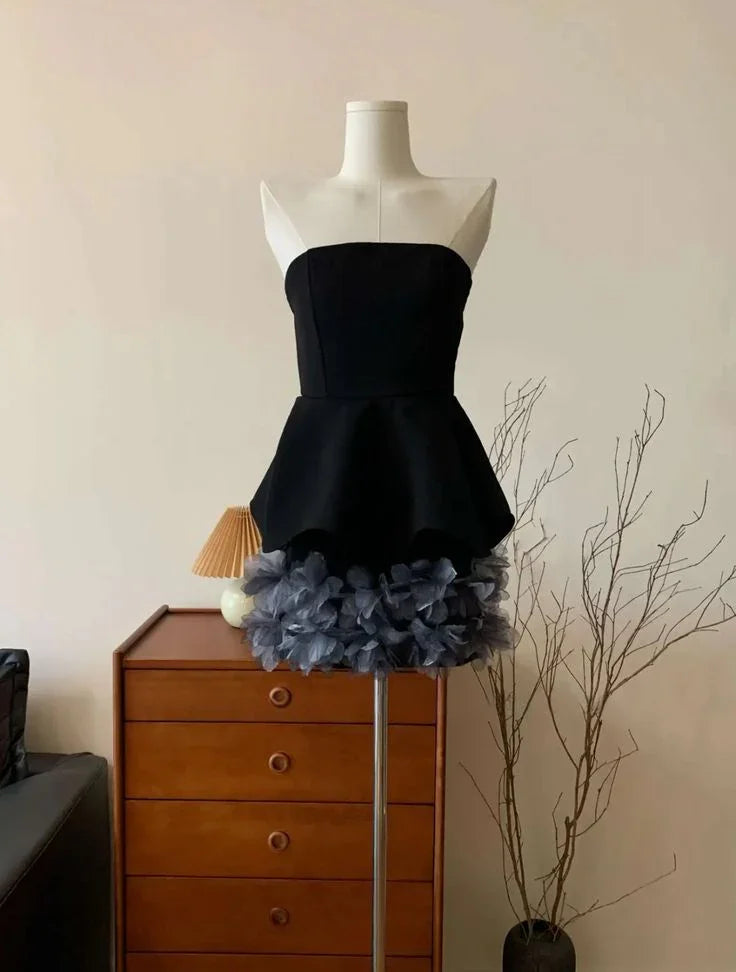 Schwarzes trägerloses Tüll-3D-Blumen-Cocktailkleid Trägerloses Homecoming Kleid Y8105