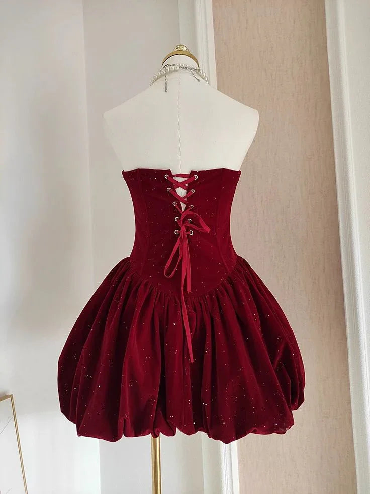 Niedliches A-Linien Trägerloses Burgunder Samt Rüschen Abschlussballkleid Y7972