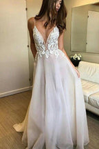 Vestido de noiva de praia com alças finas e decote em V profundo e aplicações de renda NumberSea, MW306