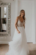 Robe de mariée NumberSea à bretelles spaghetti et bustier entièrement perlé avec jupe en tulle à paillettes, modèle MW358
