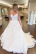 Abito da sposa in tulle Deep Sweetheart con spalline a spaghetti in pizzo e strascico a corte, MW361