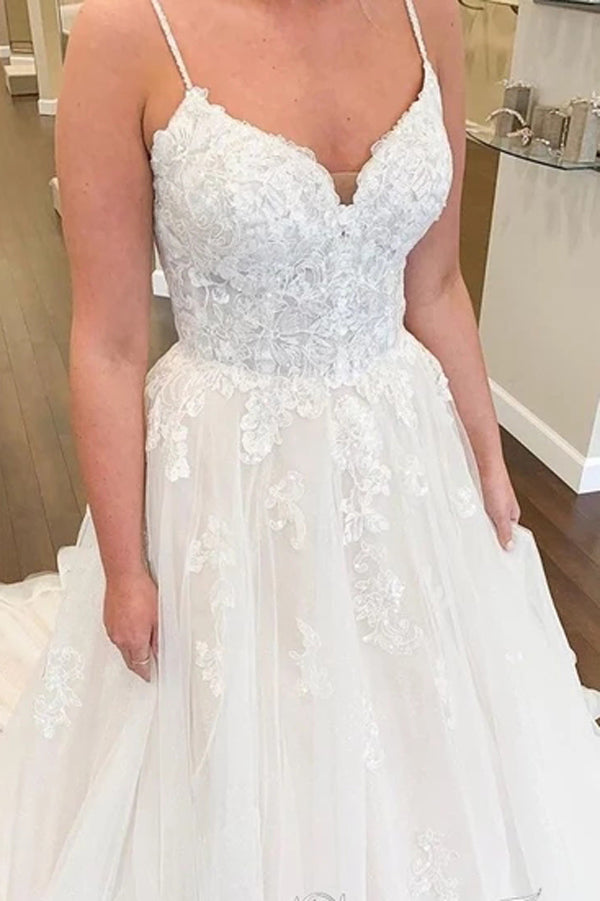 Brautkleid mit tiefem Herzausschnitt und Spitze, Spaghettiträger, Hofschleppe, MW361