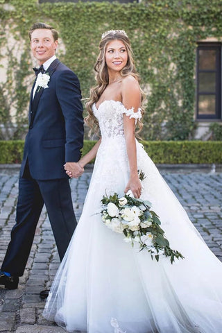 Schulterfreies Prinzessinnen-Brautkleid aus Tüll mit Spitzenapplikationen, MW363