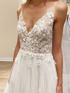 Elfenbeinfarbenes Blumen-Brautkleid mit ungefüttertem Oberteil und V-Ausschnitt, MW417