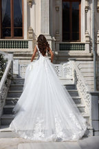 Nixenballkleid aus Chiffon mit V-Ausschnitt und Applikationen