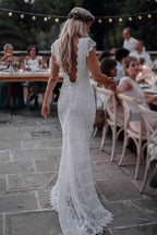 Nixen-Rückenfreies Spitzen-Boho-Kurzarmkleid Bohemian Brautkleid