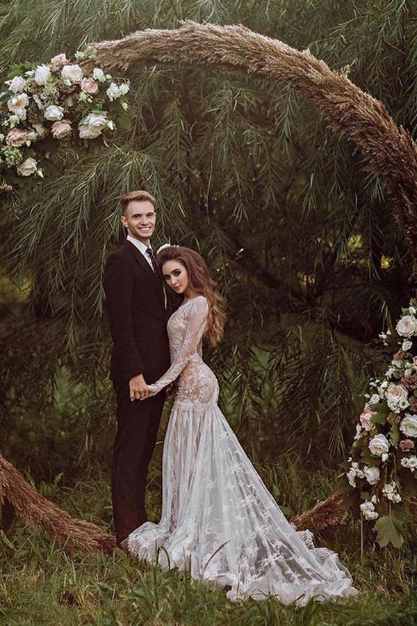 Nixen-Rückenfreies Langarm-Spitzen Bohemian Hochzeitskleid