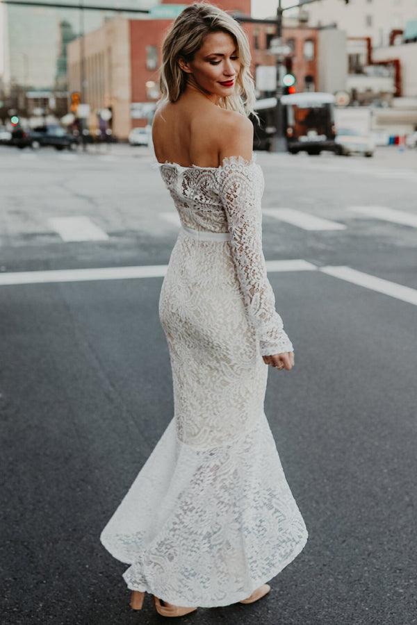 Meerjungfrauen-Absetzermodell Hoch-Tief-Spitzen-Brautkleid mit langen Ärmeln