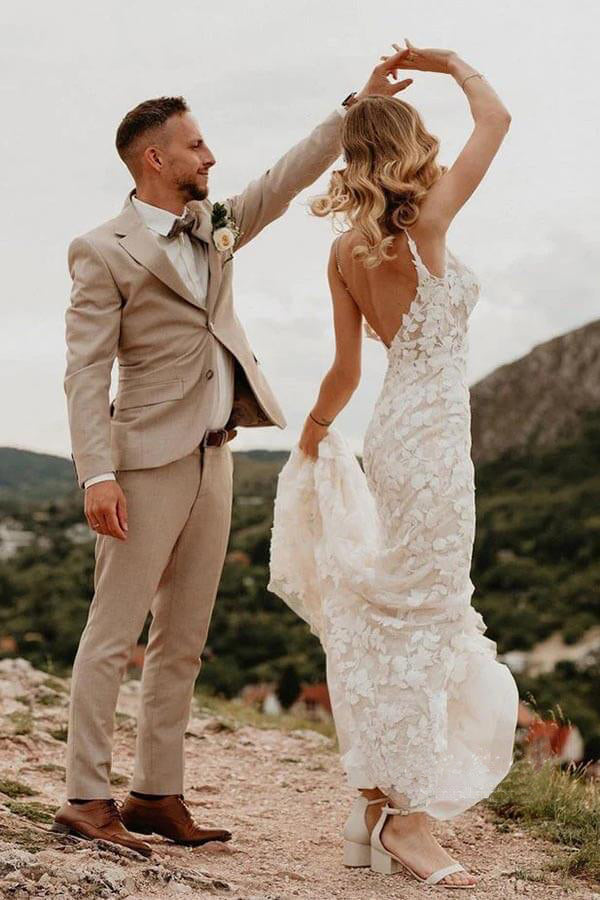 Vestidos de Noiva Bohémios com Decote em V e Aplicações de Renda nas Costas