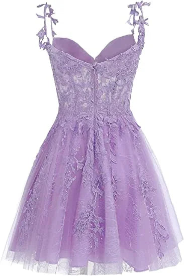 Lila Blumen-Tüll-Kurzabendkleid für den Homecoming mit Spitze, Strasssteinen und Applikationen Y857