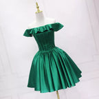 Dunkelgrünes Satin-Heimkehrkleid mit Rüschenausschnitt Größe 50