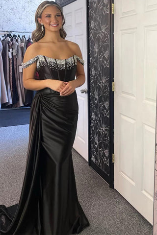 Vestido de festa preto sereia comprido com decote ombro a ombro e missangas PSK611