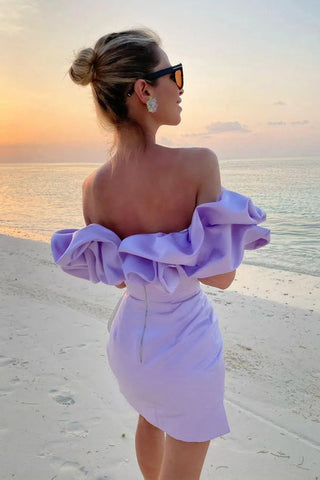 Schulterfreies, ärmelloses Mini-Heimkehrkleid aus Satin mit Rüschen PD540