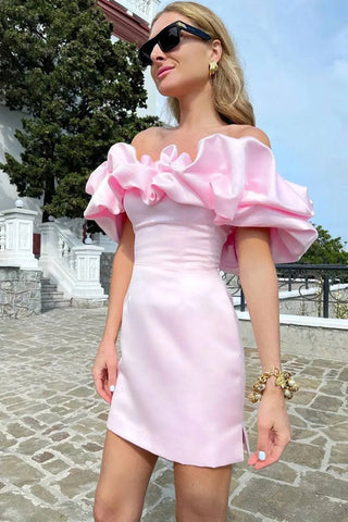Schulterfreies, ärmelloses Mini-Heimkehrkleid aus Satin mit Rüschen PD540