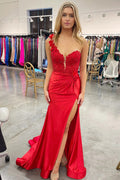 Vestido de Gala Rojo de un Hombro con Encaje Floral 3D, Plisado y Abertura PSK496