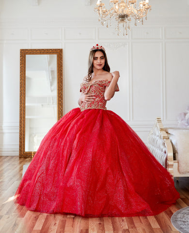 Vestido de baile com contas e ombros à mostra por Calla KY71246